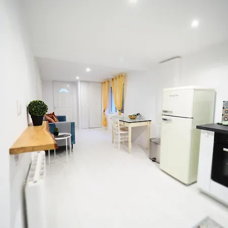 Nouveaute 2024 Design Avec Jardin * ベルリーヴ・シュル・アリエ